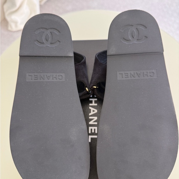 CHANEL Black Sandals with Gold Accents - Picture 3 of 4